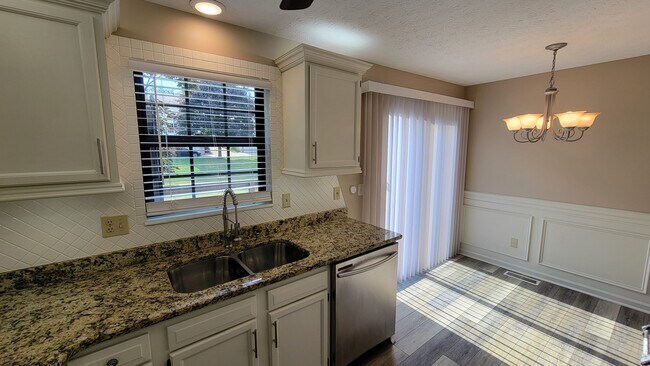 Building Photo - 6509 Blossomwood Cir NE