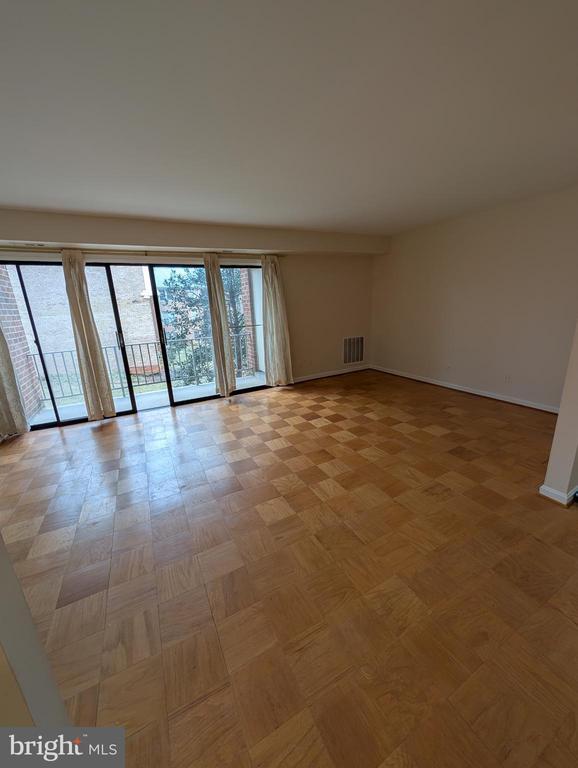 Building Photo - 5964 Westchester Park Dr