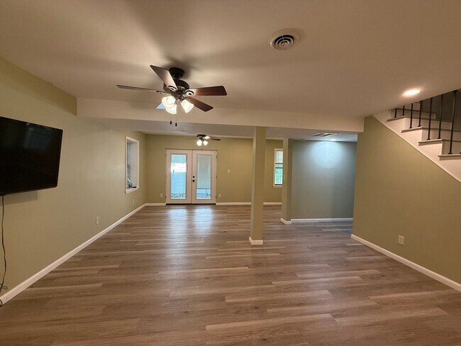 Building Photo - 678 Jefferson Dr