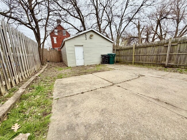 Building Photo - 2 Bedroom home in Price Hill