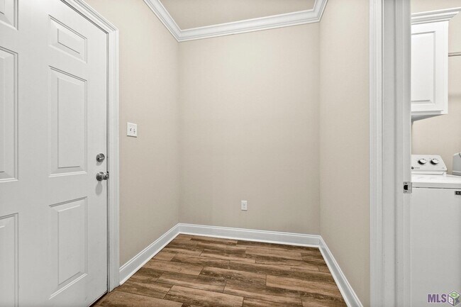 Building Photo - 7723 Ibiza Dr