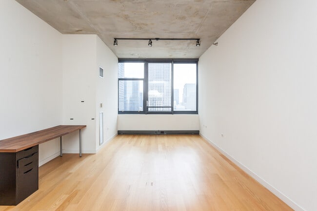 Building Photo - 235 W Van Buren St