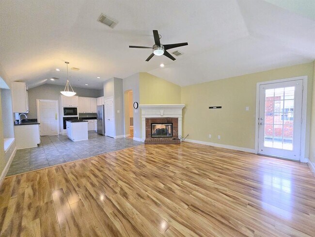 Building Photo - 5118 Rebel Ridge Dr