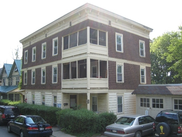 136 E Spencer St - 4 units - 136 E Spencer St