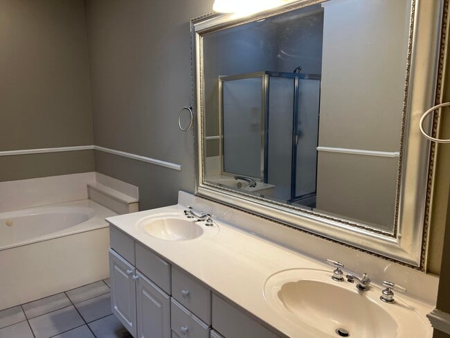 Building Photo - 195 S Shore Dr