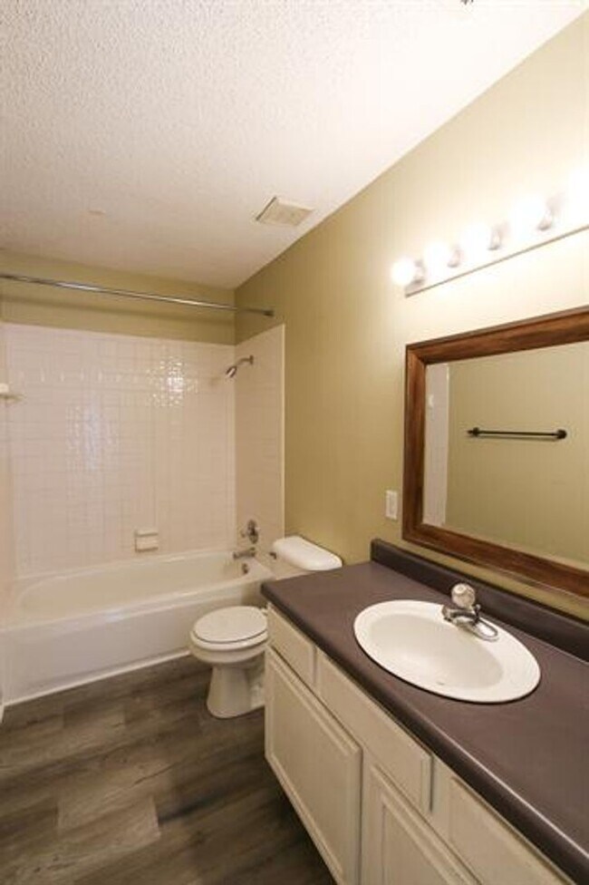 Building Photo - Spacious duplex in Fayetteville!