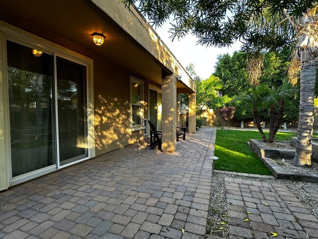 Building Photo - HIGHLY DESIRABLE AND SPACIOUS HOME FULLY EQUIPPED WITH SOLAR PANELS + LANDSCAPING INCLUDED