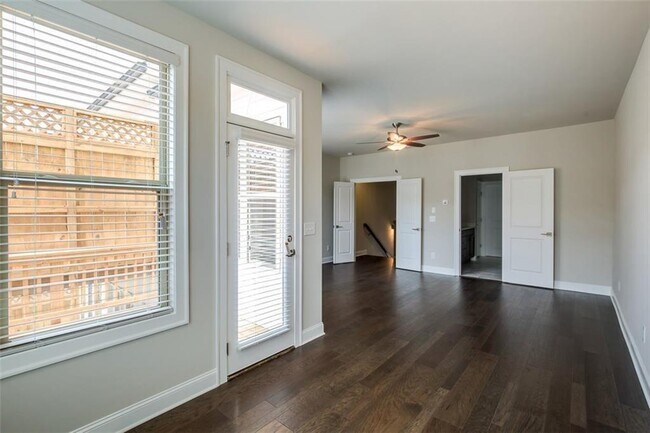Building Photo - 4308 Parkside Pl