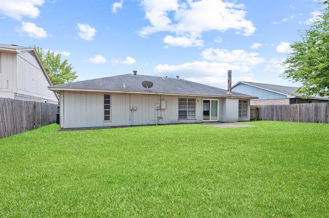 Building Photo - 13610 Pecan Oak Dr