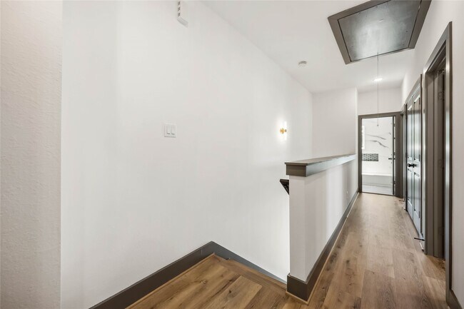 Building Photo - 8013 Ritz St
