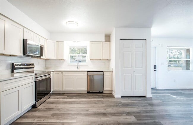 Building Photo - 717 E Gulf Blvd