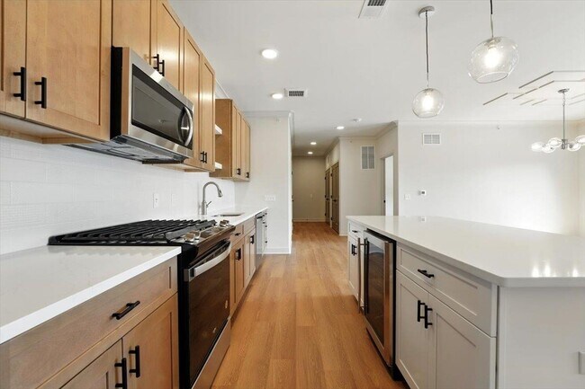 Building Photo - 440 NORTH Ave E