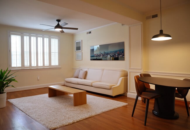 Building Photo - 27 W Lock Ln