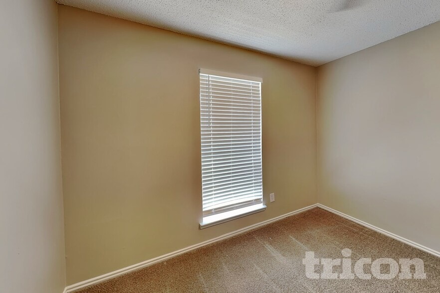 Building Photo - 918 Elliott Dr