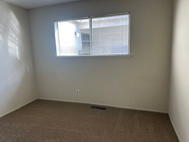 Building Photo - 55-0210