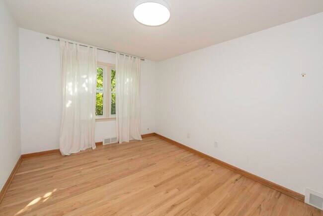 Building Photo - 1616 Morton Ave