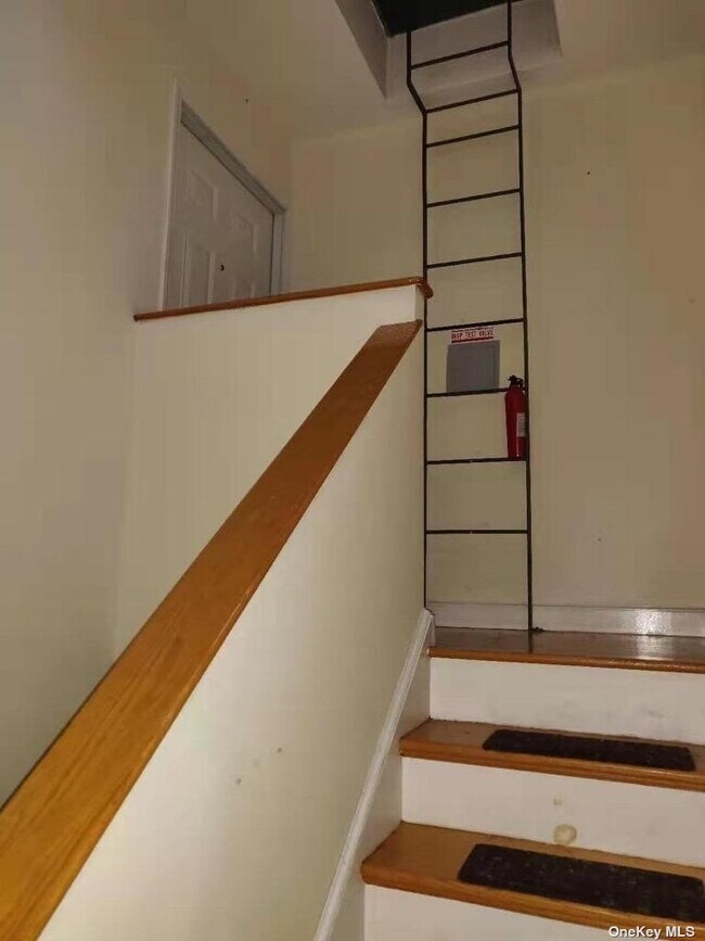 Building Photo - 60-36-60-82 82nd St