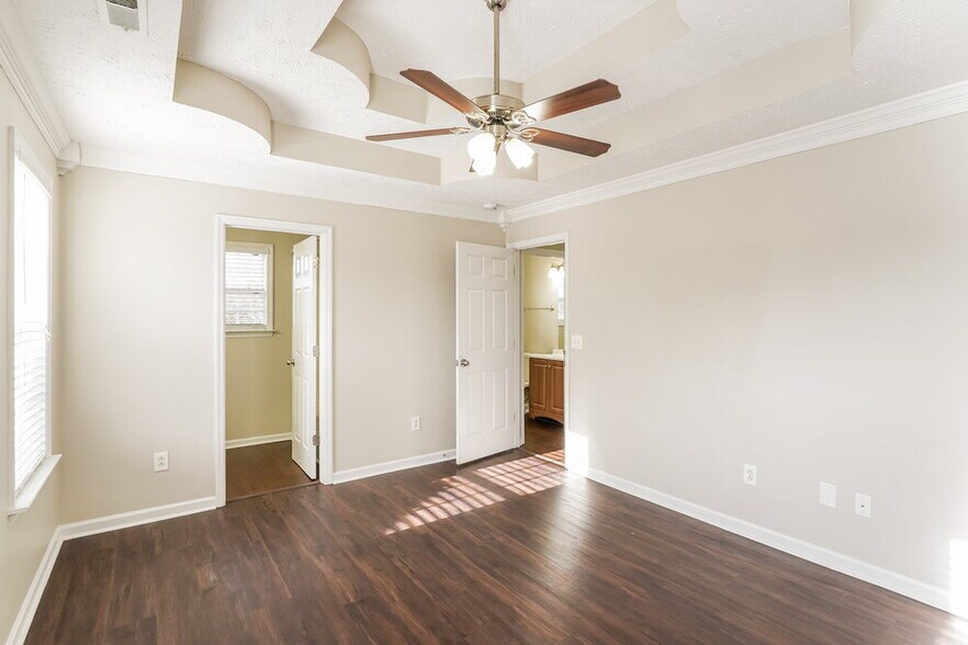 Building Photo - 1829 Lakewood Village Dr