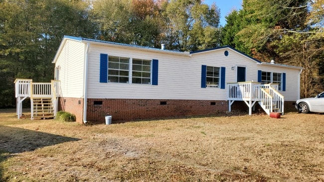 Building Photo - 402 Country Walk Ln