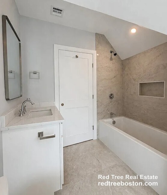 Building Photo - 28 Brooks St