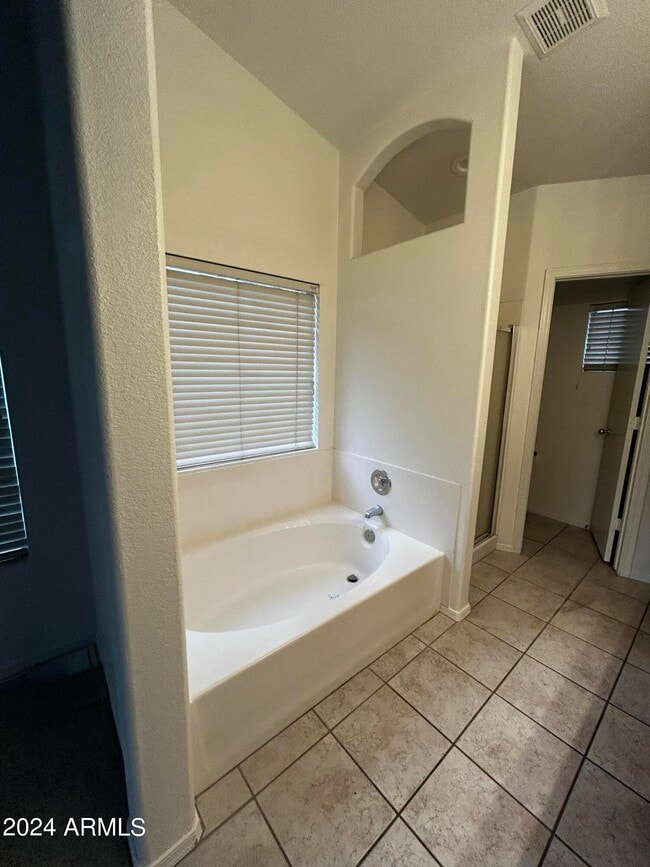 Building Photo - 755 W Baylor Ln