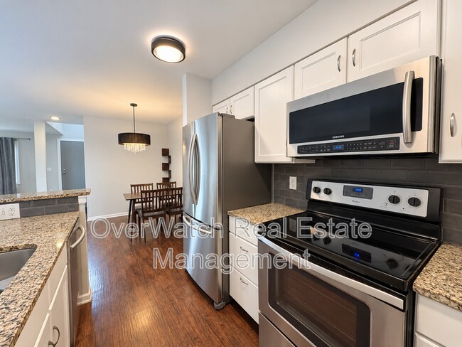 Building Photo - 3230 Montclaire Ct