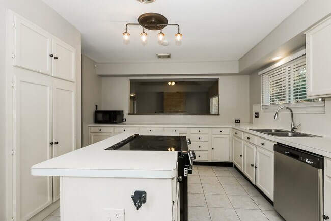 Building Photo - 1022 Red Rock Canyon Dr
