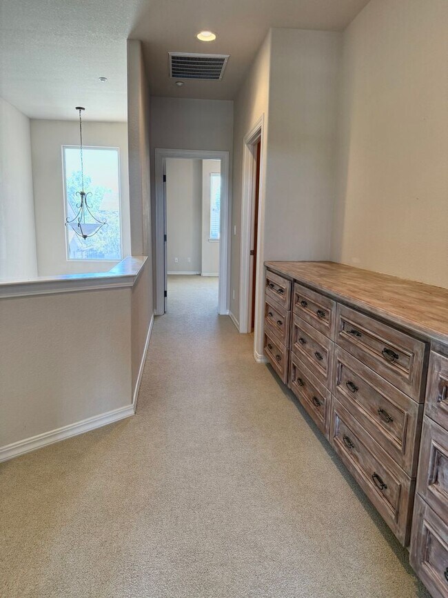 Building Photo - 3 BEDROOM 2 BATH HOME IN TEMPLETON!! MOVE IN READY