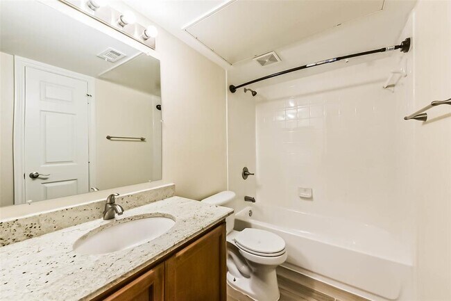 Building Photo - 1860 White Oak Dr