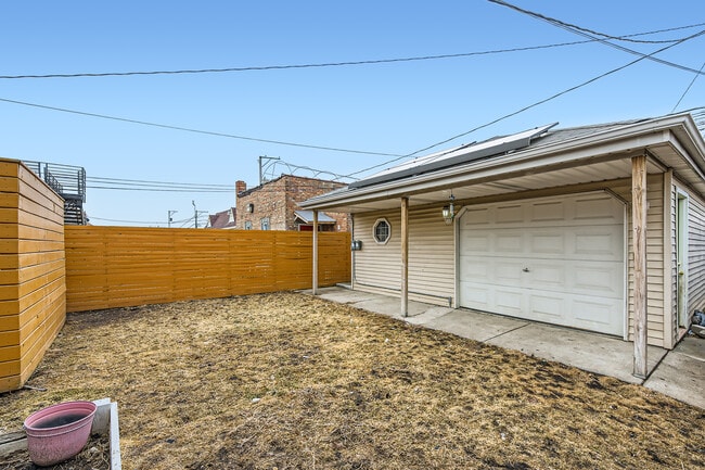 Building Photo - 6112 S Kilbourn Ave