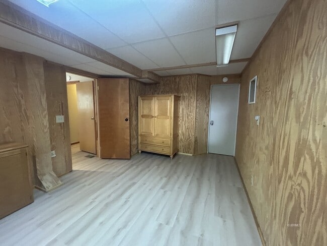 Building Photo - Solar 3 Bd/ 2 Ba. Single-Family Home Rental