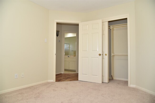 Building Photo - 12322 Wealdstone Dr