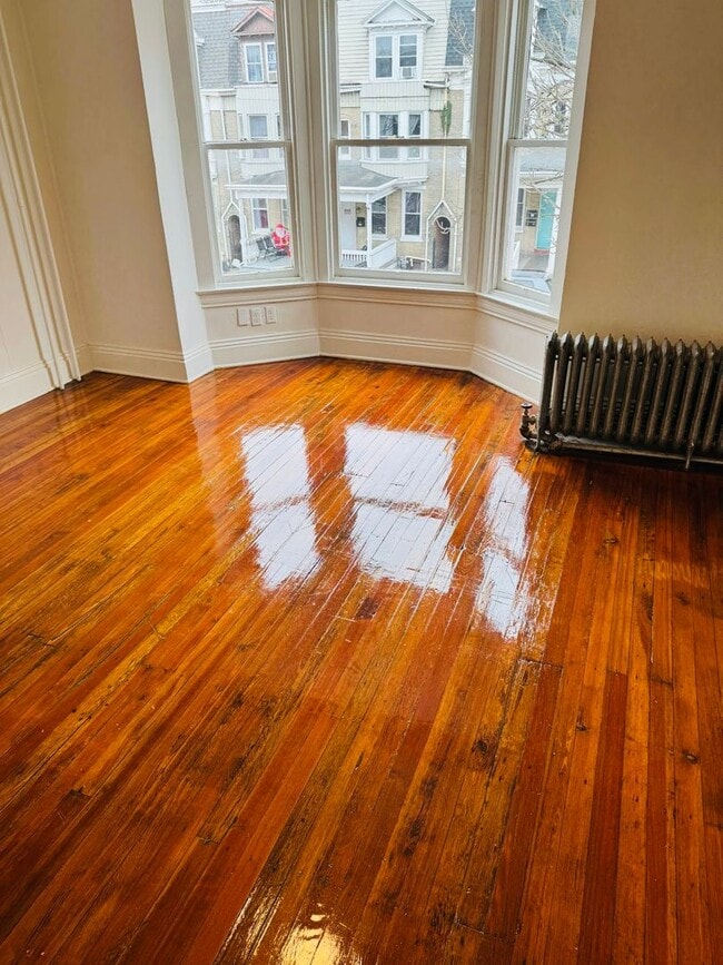 Building Photo - 2nd Floor 1 Bedroom West End of York City