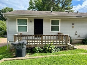 Building Photo - 2015 Stonemill Dr