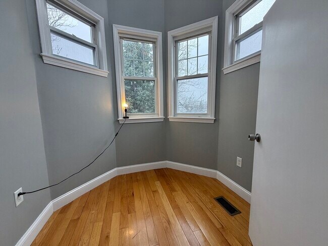 Building Photo - 786 Moody St