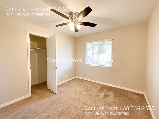 Building Photo - 2241 W Clarendon Ave