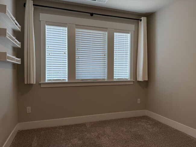 Building Photo - 16825 Chula Vista Ave