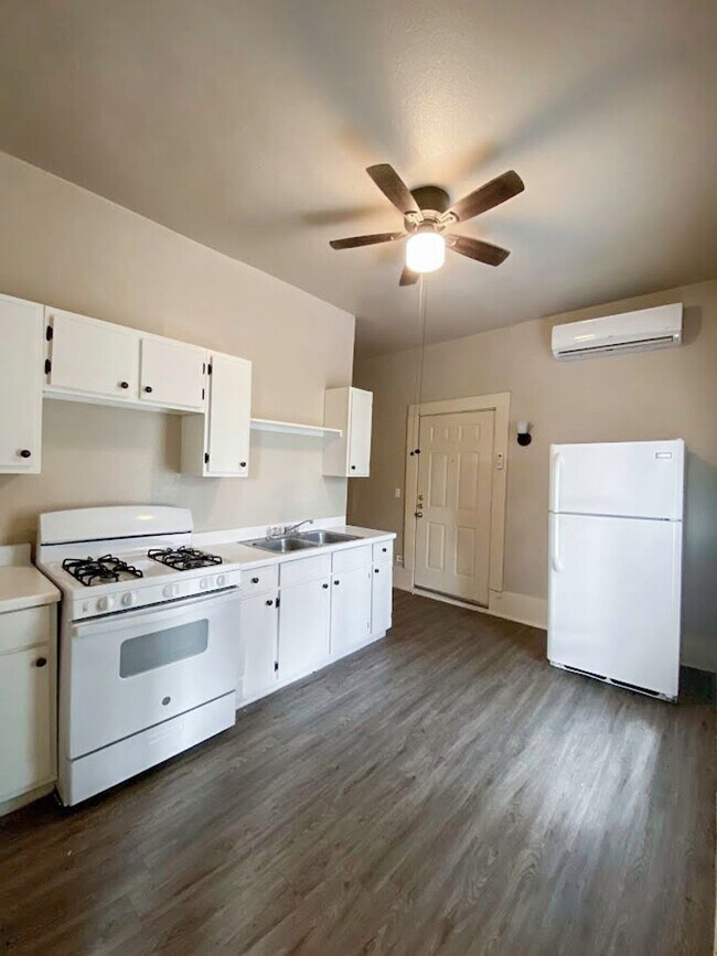 Building Photo - Updated 1Bd 1Ba apartment Historic home cl...