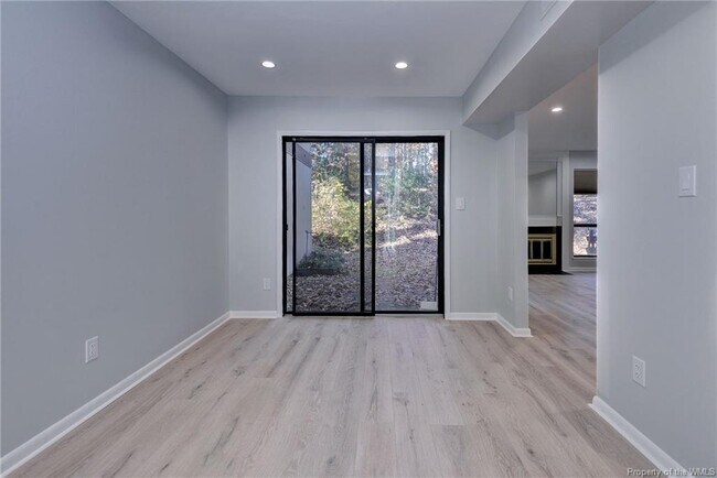 Building Photo - 8 Spring W