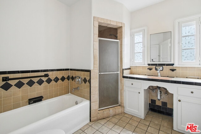 Building Photo - 9221 Alcott St