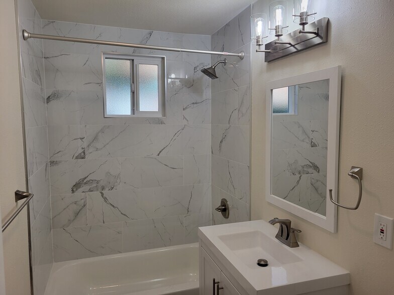 Building Photo - 303 Ohio St