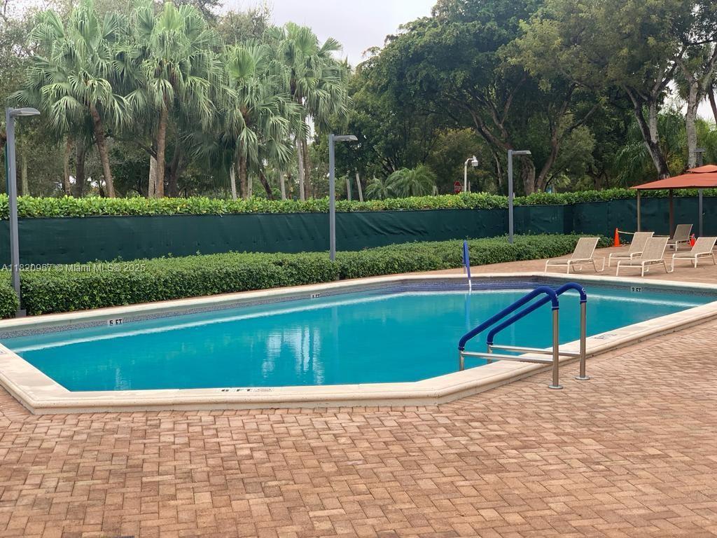 Building Photo - 3101 N Country Club Dr