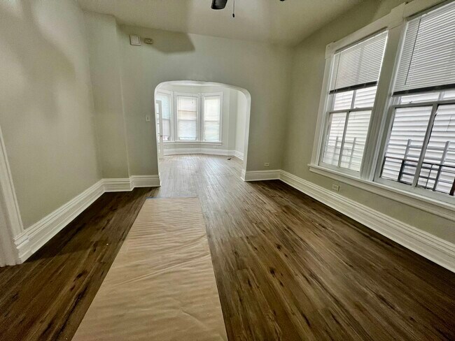 Building Photo - 1742 N Saint Louis Ave