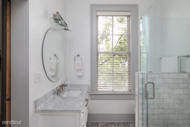 Building Photo - 1 br, 1 bath Condo - 20 Limehouse B Unit B