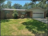 Building Photo - 604 Springwood Dr