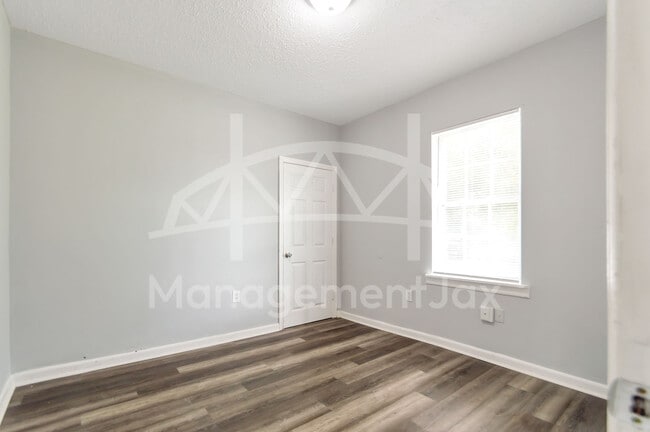 Building Photo - 1165 Hart St