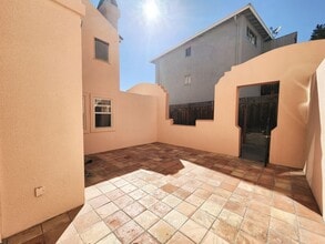 Building Photo - Spacious 3 bedroom condo