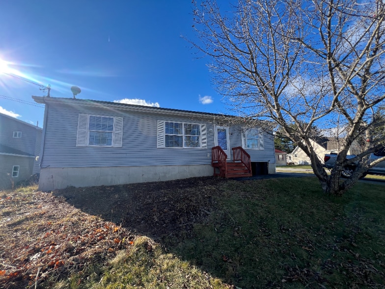 Building Photo - 17 Judith St