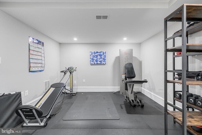 Building Photo - 7002 River Oaks Dr