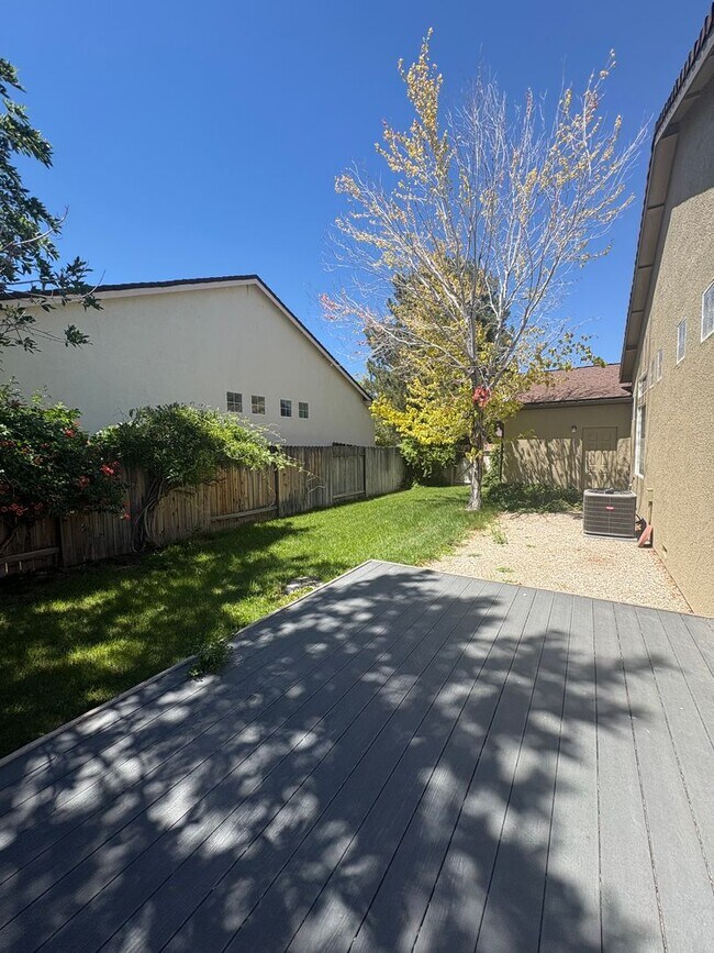 Building Photo - Move in ready North Carson